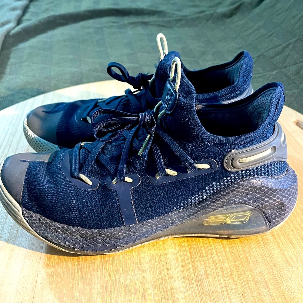 Under Armor Curry 6 International Boulevard | good condition | boys size 7y